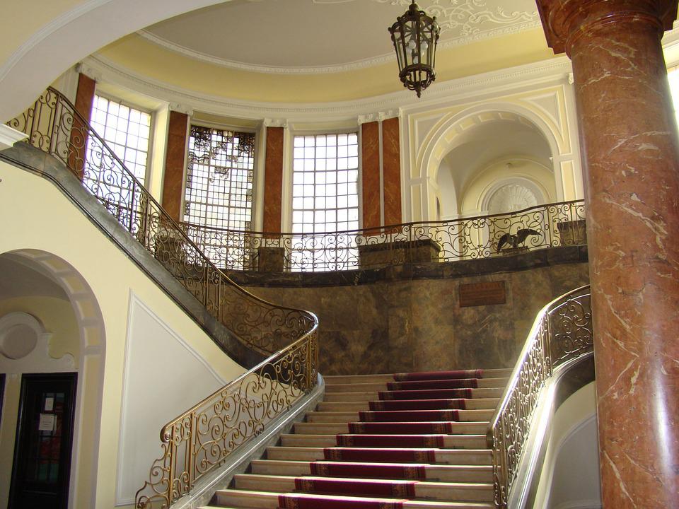 schodiště v budově